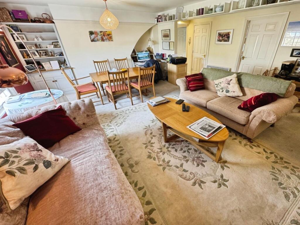 Apartment in Warwick - View 4