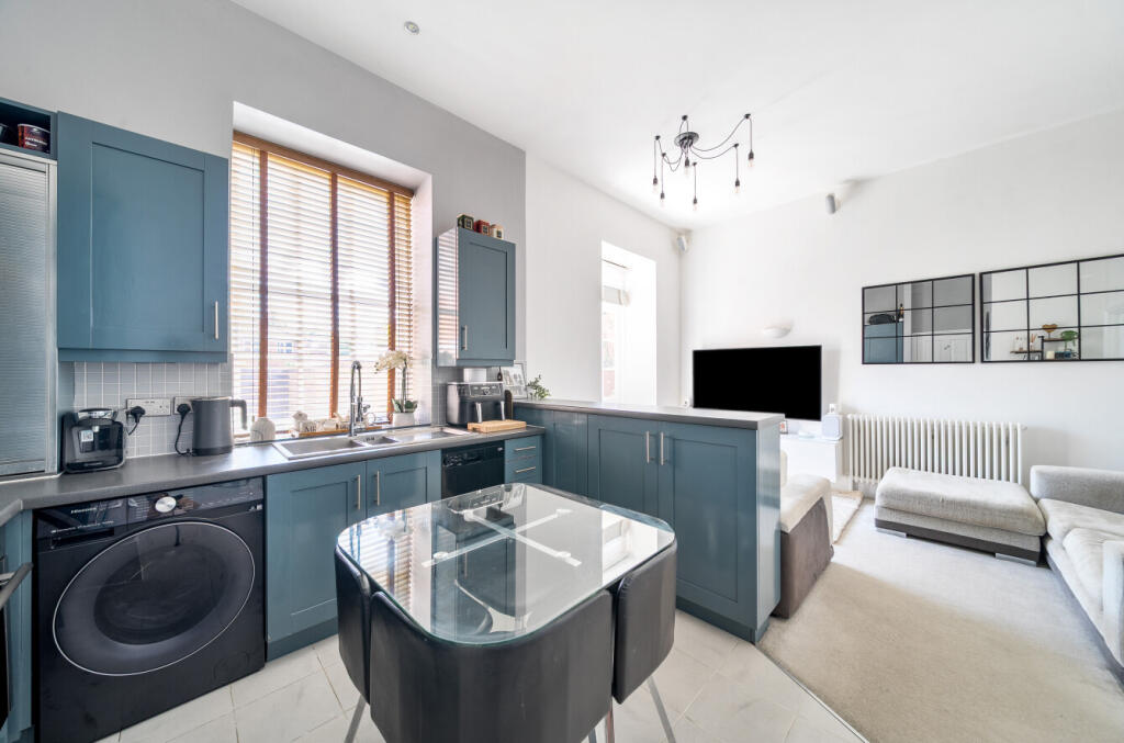 Apartment in Winchester, Tapnage, Wickham - View 3