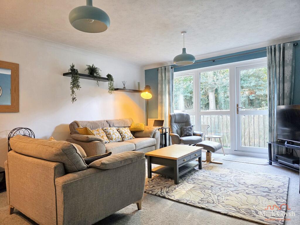 Kings Court, The Avenue, Tadworth - View 2