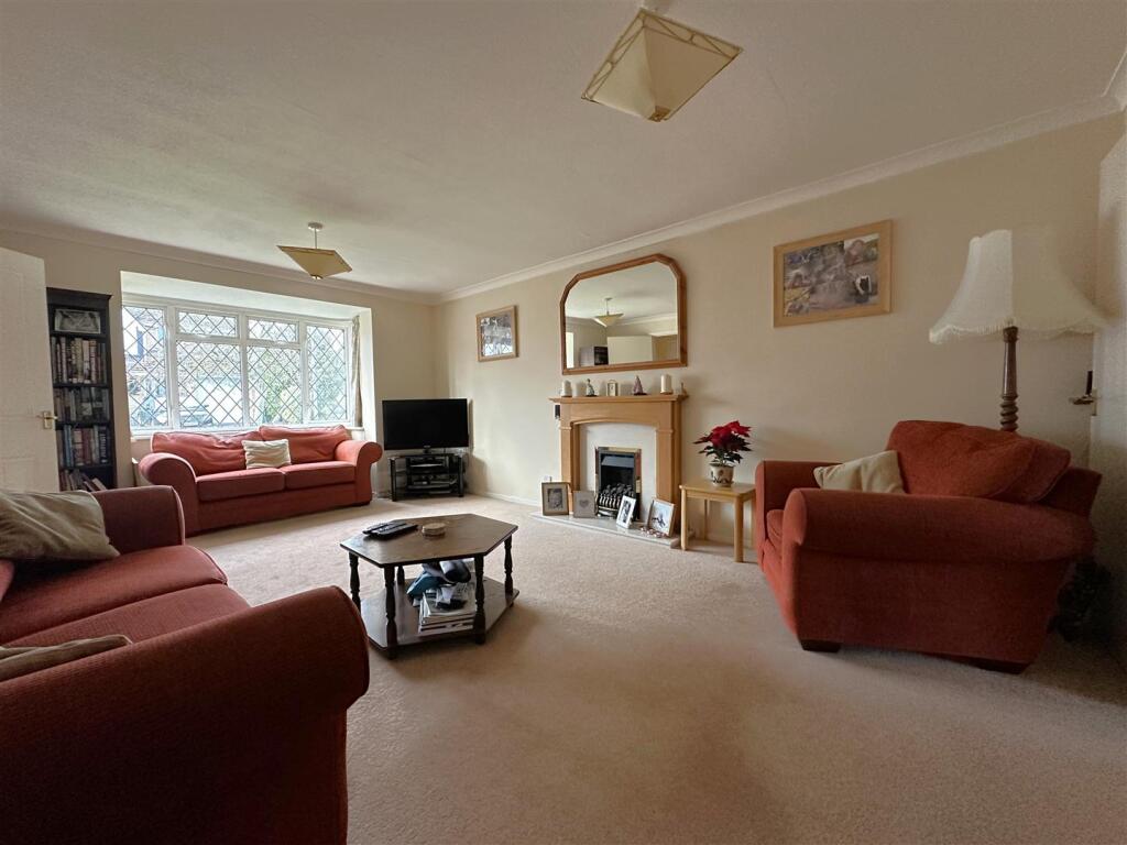 Knight Close, Chippenham photo 4