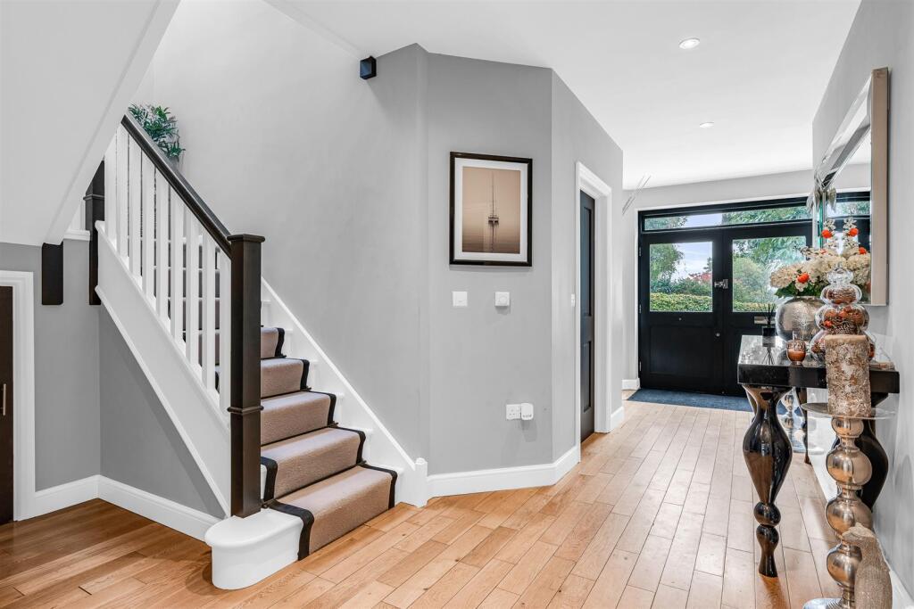 House in Welwyn Hatfield, Welwyn - View 3