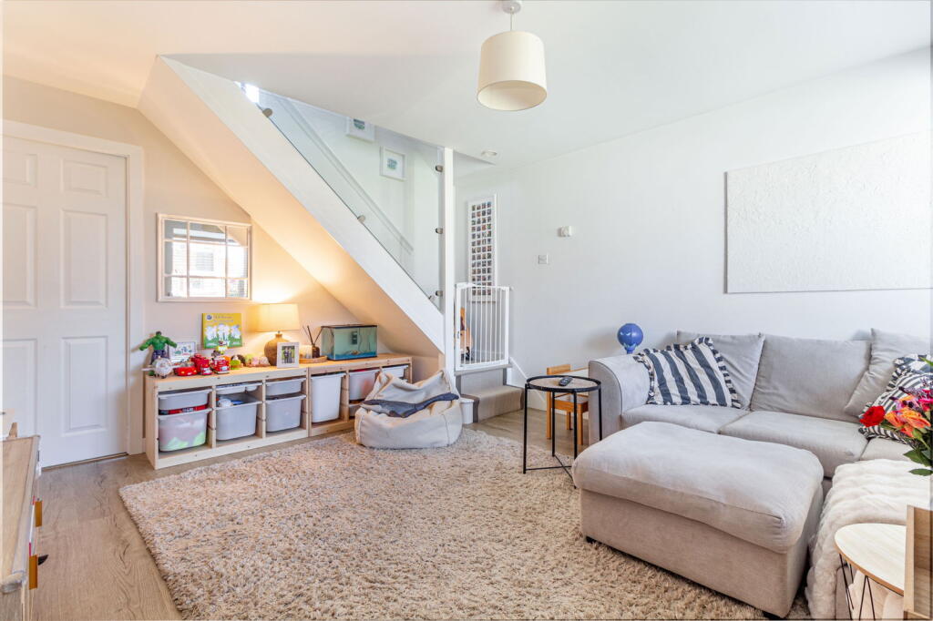Kirby Avenue, Woodloes Park, Warwick - View 6