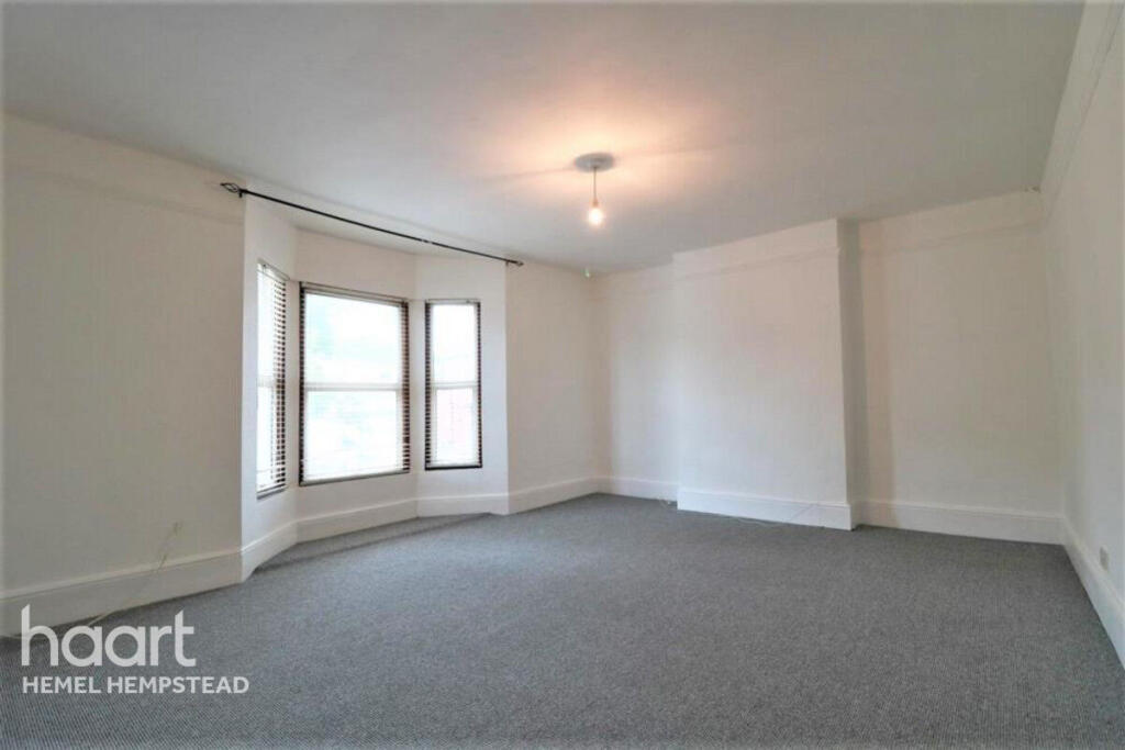 Main image of property: London Road, Hemel Hempstead