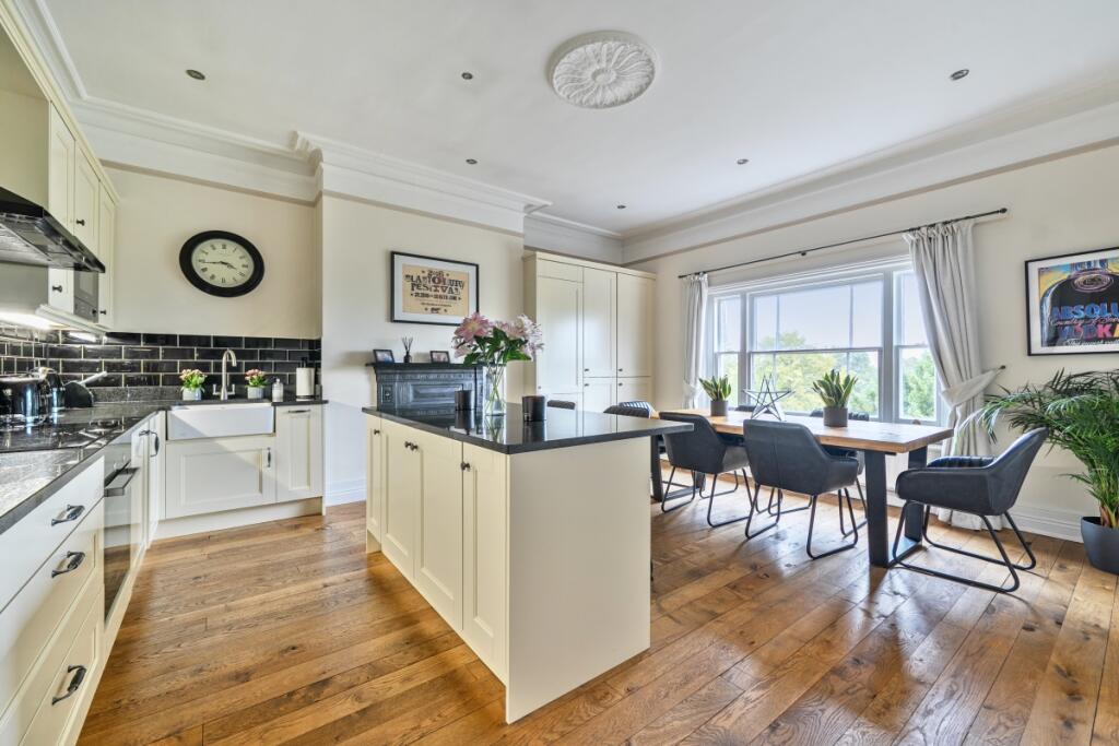 Apartment in Southampton - View 4