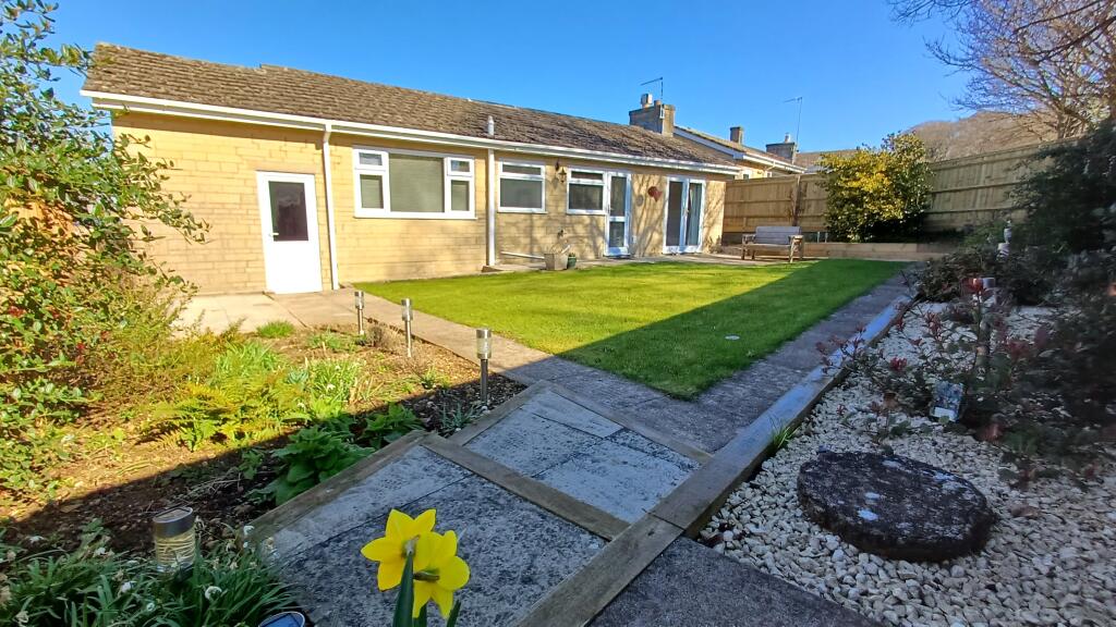2-bed detached on Marlborough Road, Chipping Norton, OX7, £399,995