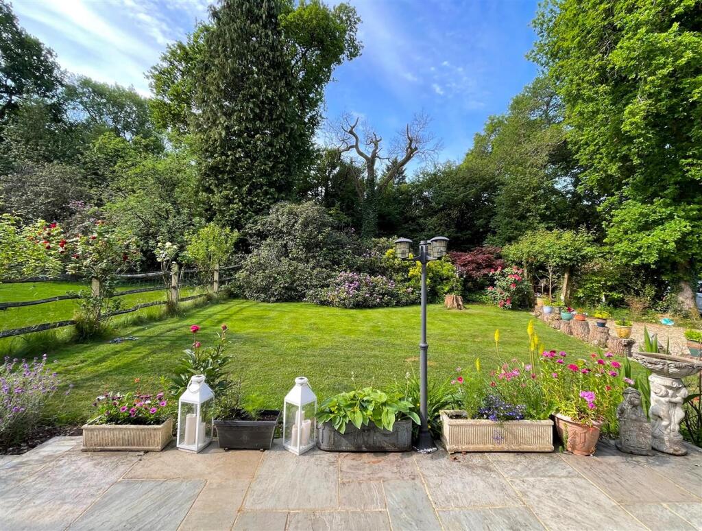 Lower Kingswood, Tadworth, Surrey photo 4