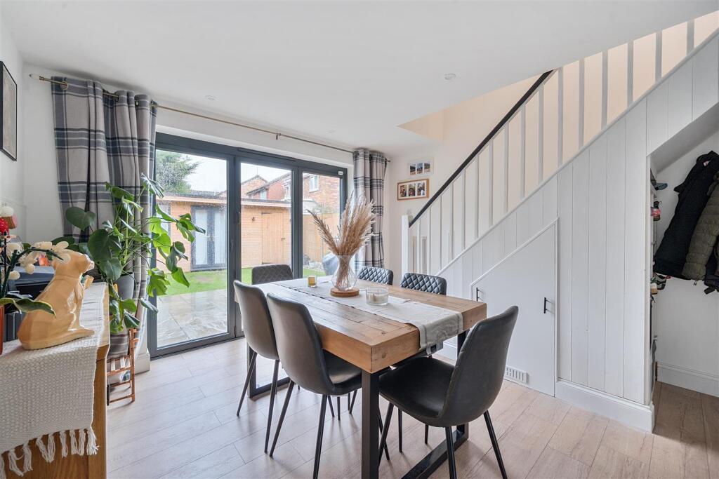 Laburnum Road Winnersh, Berkshire, RG41 5XL photo 4