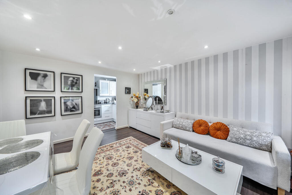 Apartment in London, The Hyde, Hendon Central - More