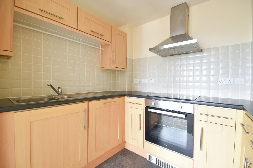 Apartment in East Staffordshire, Shobnall - View 5
