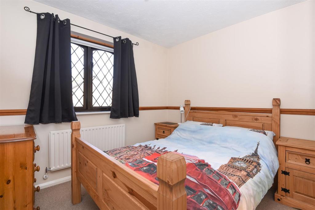 Apartment in Eastleigh, Hedge End - More