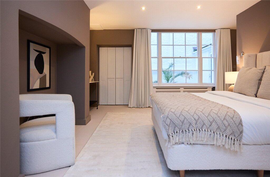 Main image of property: Strathearn Place, London