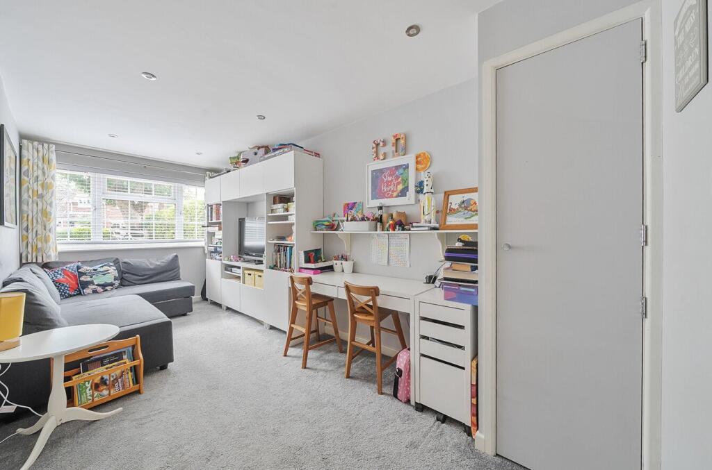 House in Southampton - More