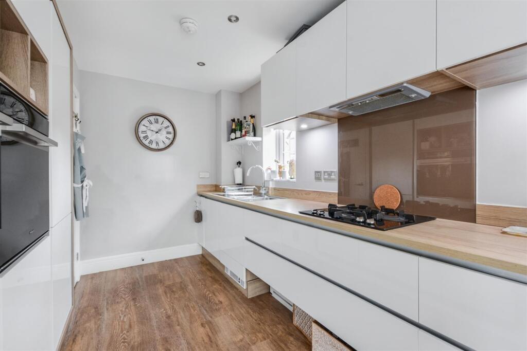 House in Nottingham, Martins Reach, Wollaton Vale - View 3