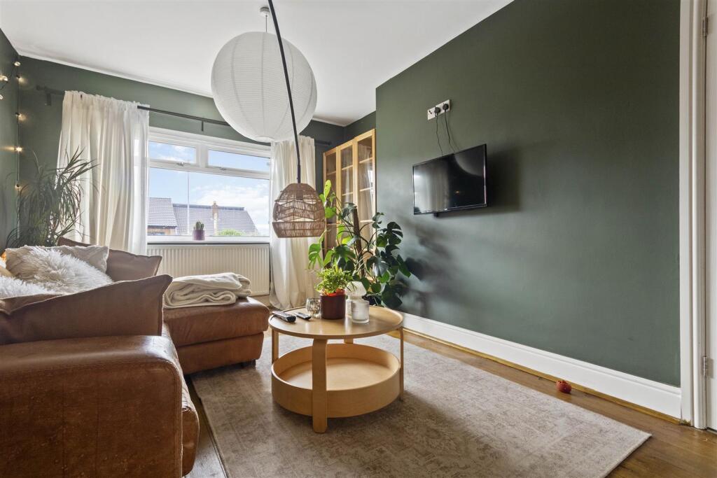 House in Leeds, West Carlton, Shaw Lane - More
