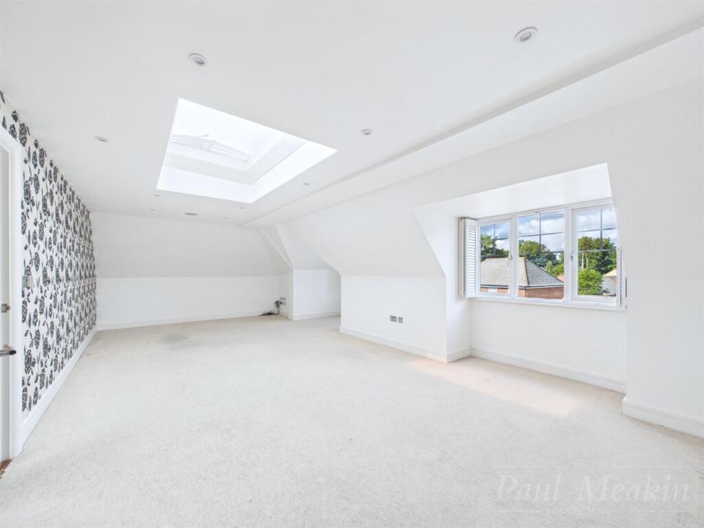 Apartment in Croydon - More