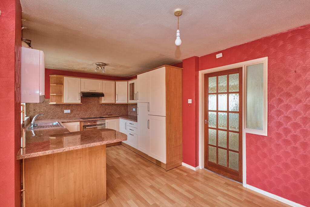 Thames Court, Basingstoke, Hampshire photo 4