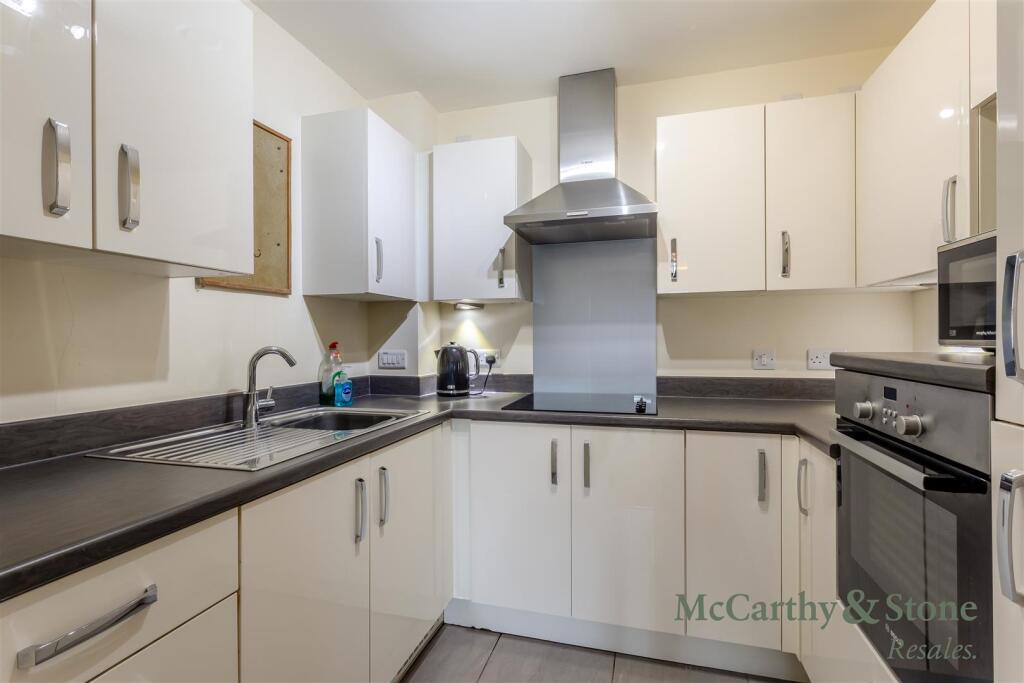 Apartment in Northampton - More
