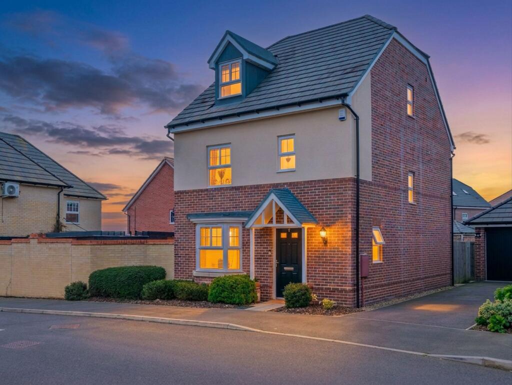 Main image of property: Lowlands Road, Hullbridge, SS5