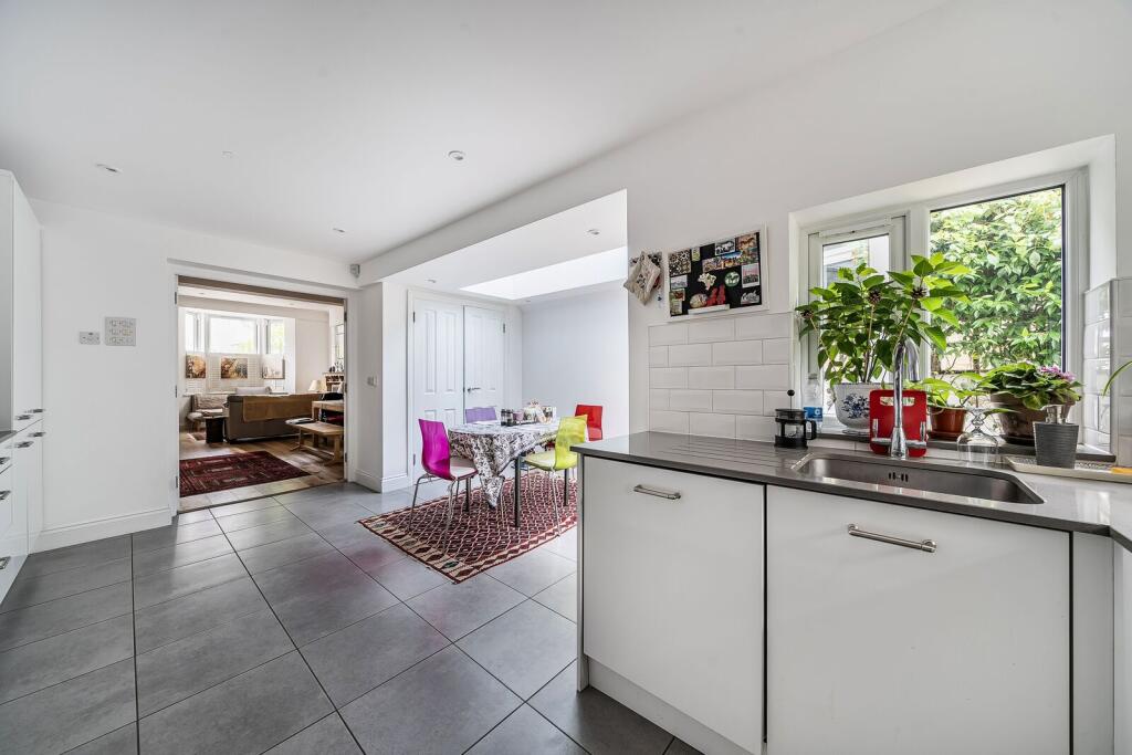 4 bedroom terraced house for rent