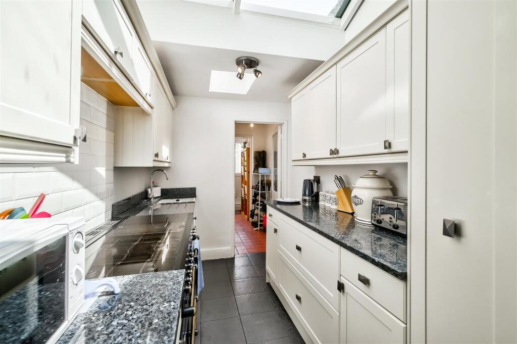 House in London, Aldersbrook, Redbridge - View 5