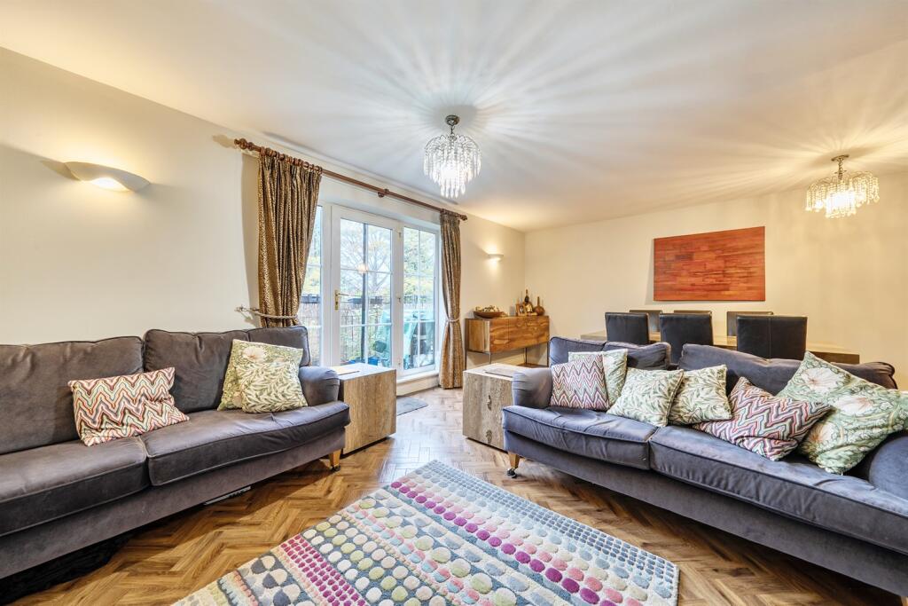 Apartment in Leeds, West Yorkshire - View 4