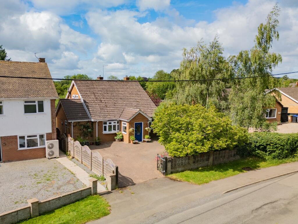 Main image of property: 17 Hinton Road, Woodford Halse, NN11 3TR