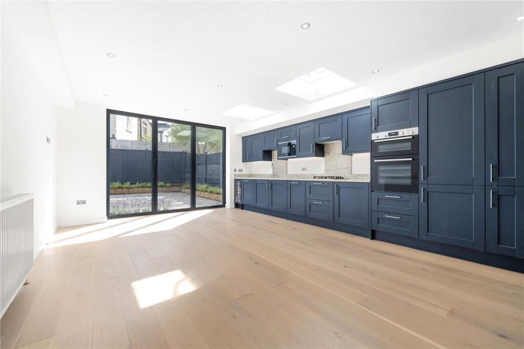 House in London - View 2