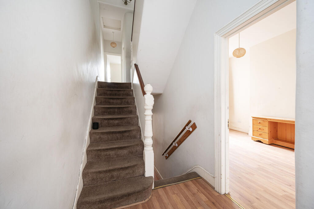 House in London - View 5