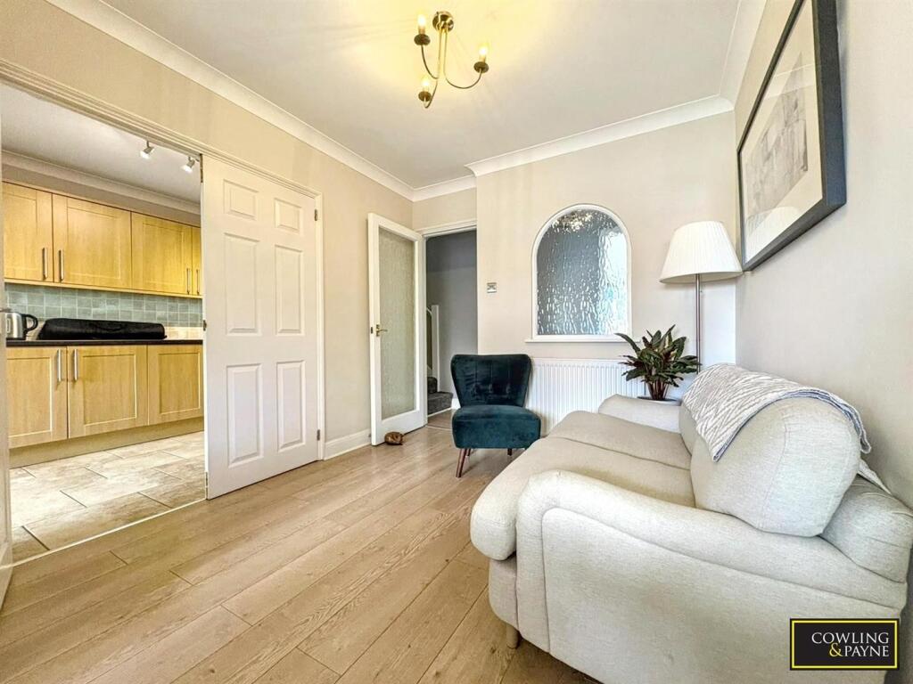 House in Southend-on-Sea - More