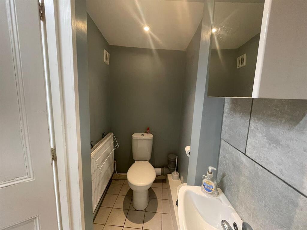 6 bedroom end of terrace house for rent