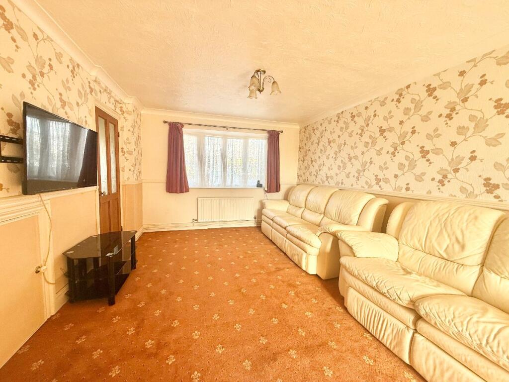Vicarage Close, Canvey Island photo 2