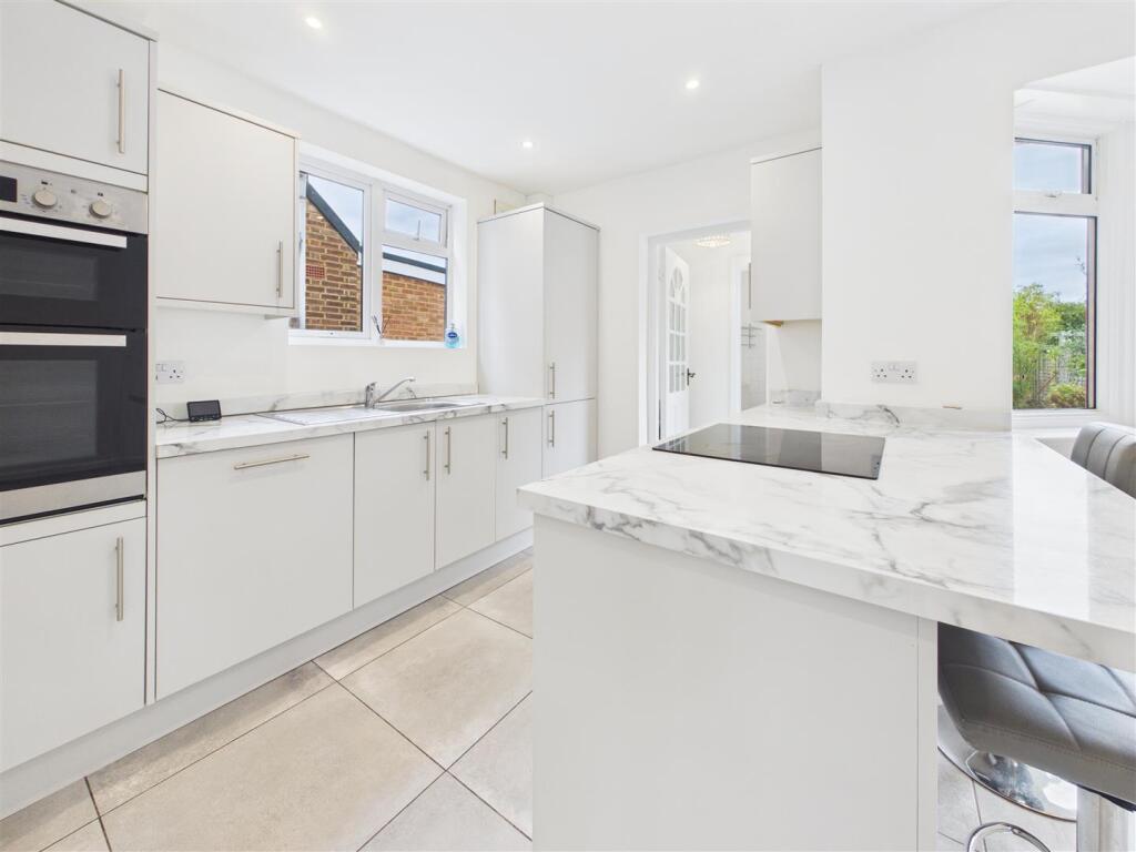 House in Walton-on-Thames, Surrey - View 5