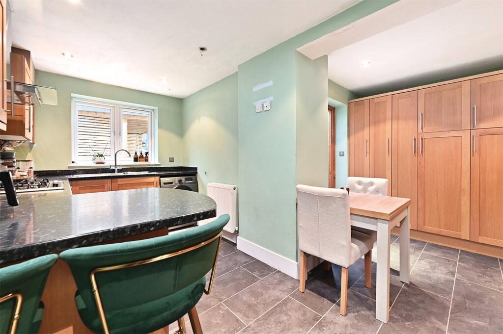 House in Surrey Heath, Surrey - View 3