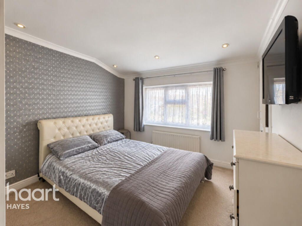Apartment in Southall - View 5