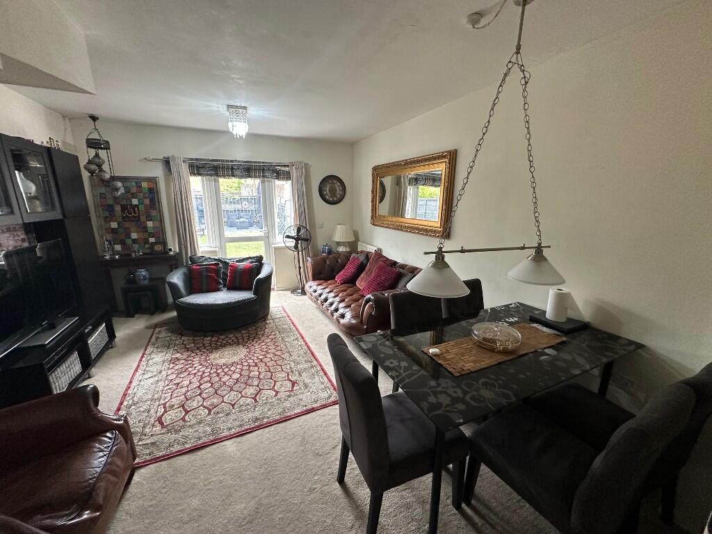 Grove Road, Romford, London, RM6 photo 4