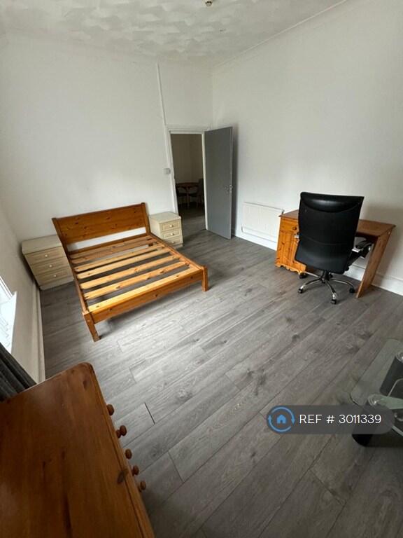 Apartment in Southampton - View 3