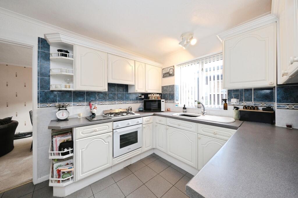 Ruston Close, Chesterfield, S40 photo 3