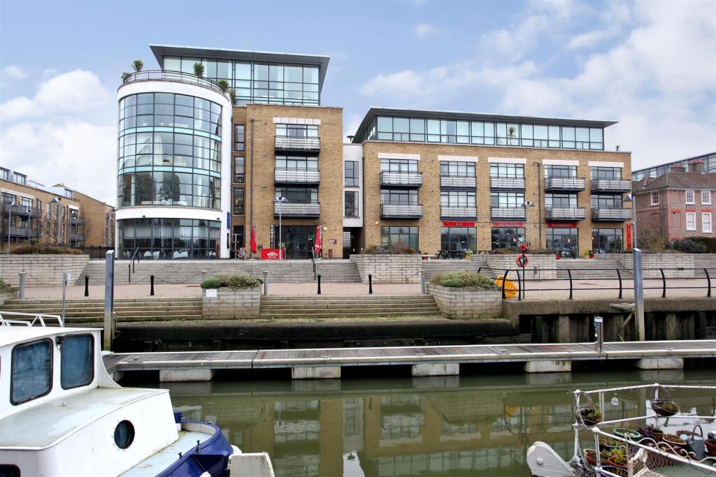 2-bed flat on Ferry Quays, Brentford, TW8, £400,000