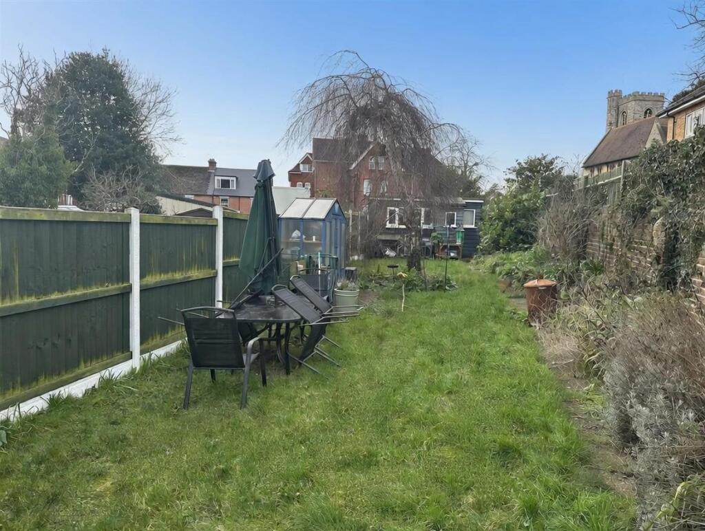 House in Maidstone, East Farleigh - View 2