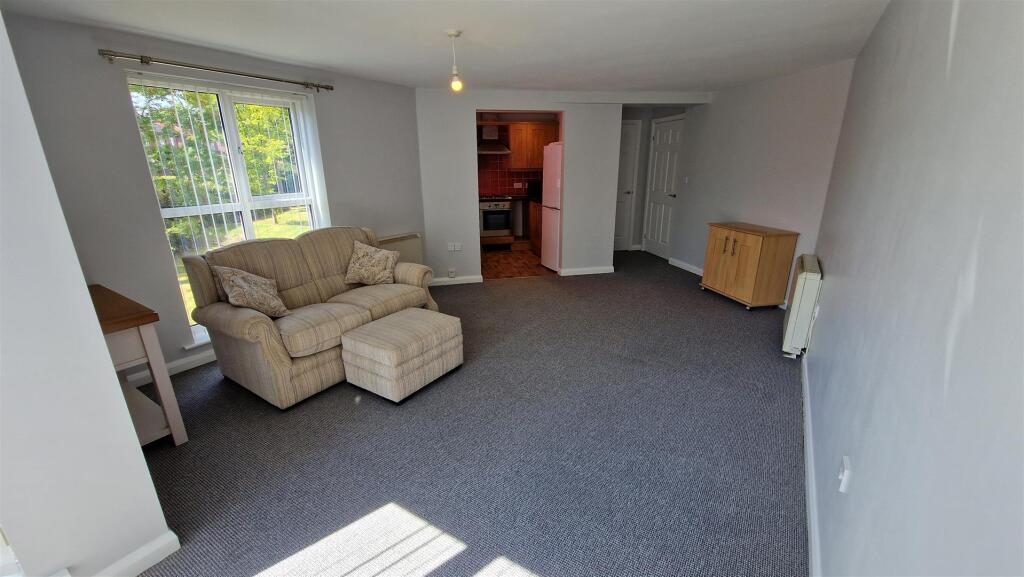 Apartment in North Tyneside, Killingworth - View 5