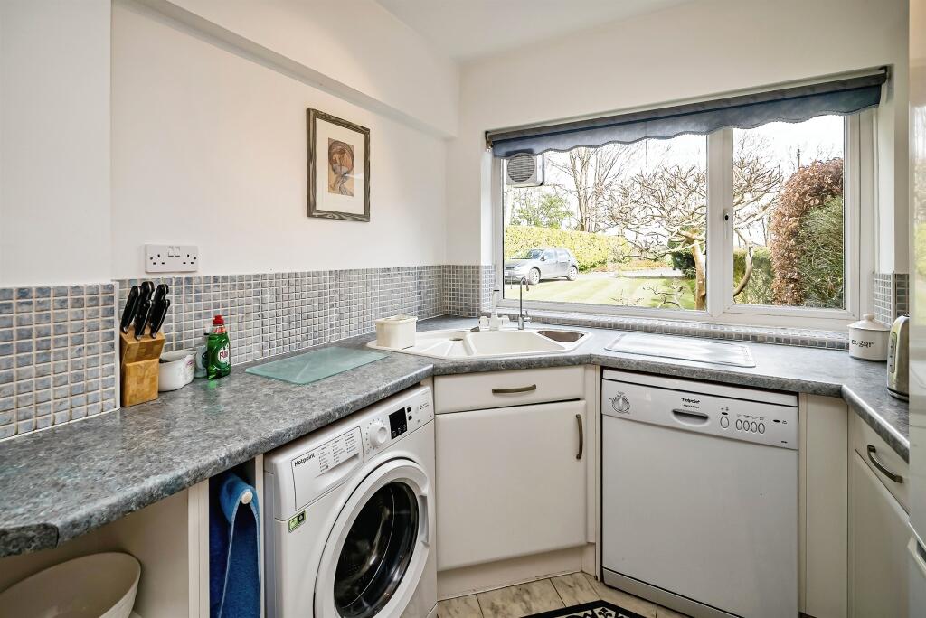 Poyle Lane, Burnham, Slough photo 4