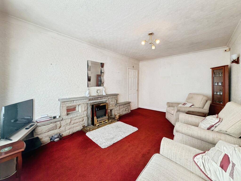 Kestrel Drive, Bradford photo 4