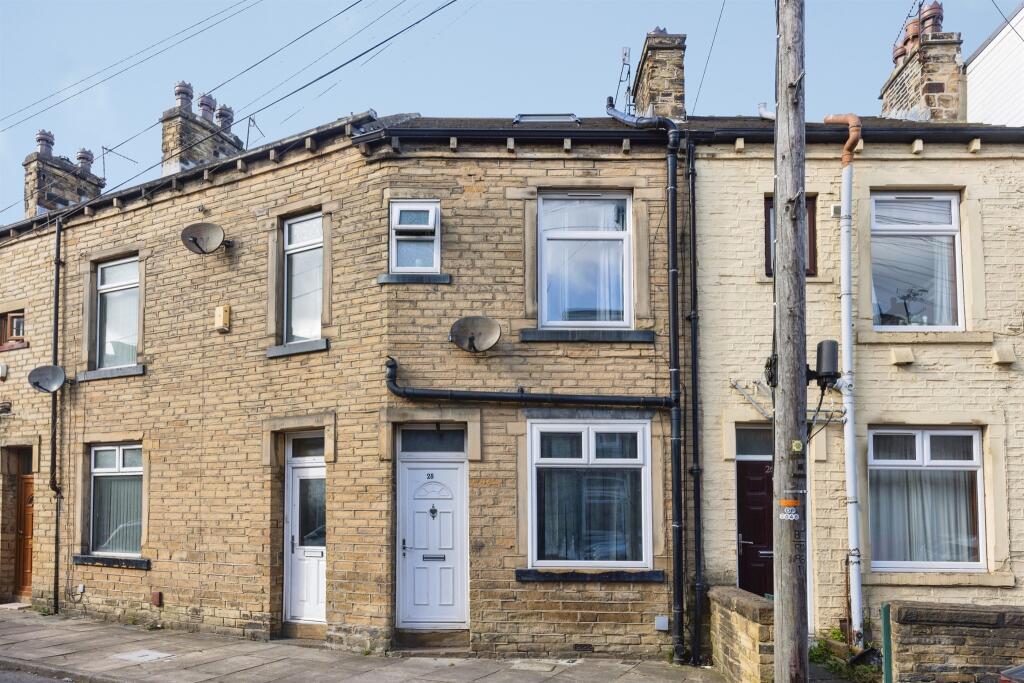 3-bed terraced on Coventry Street, Bradford, £115,000