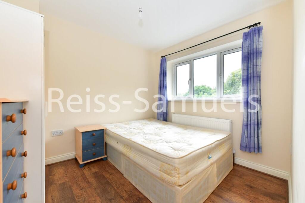 6 bedroom semi-detached house for rent