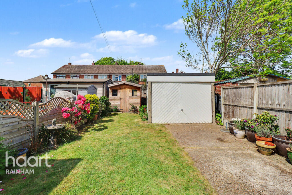 Deri Avenue, Rainham photo 4