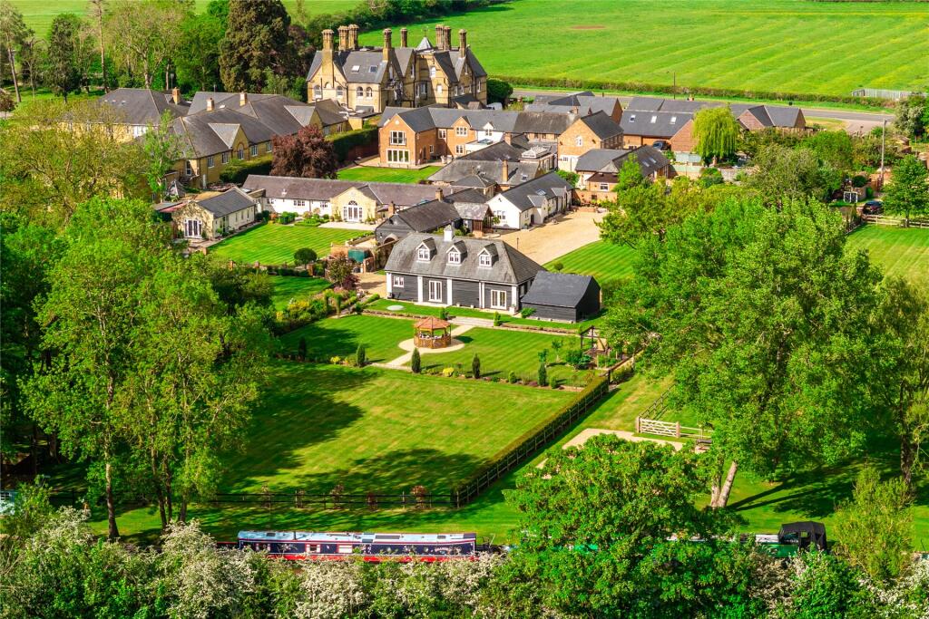 Main image of property: Stoke Road, Stoke Hammond, Milton Keynes, Buckinghamshire, MK17