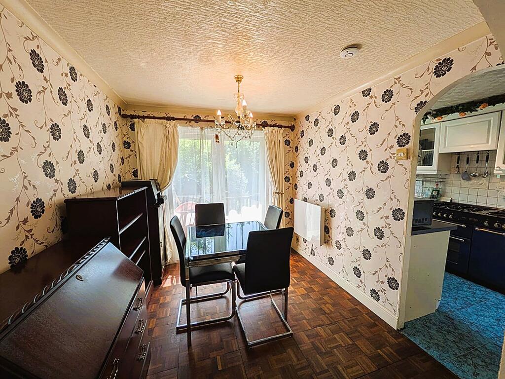 34 Firwood Park, Chadderton, Oldham, OL9 9TE photo 4
