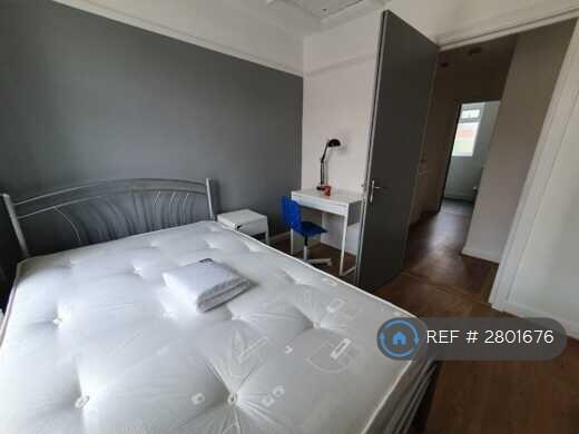 5 bedroom terraced house for rent