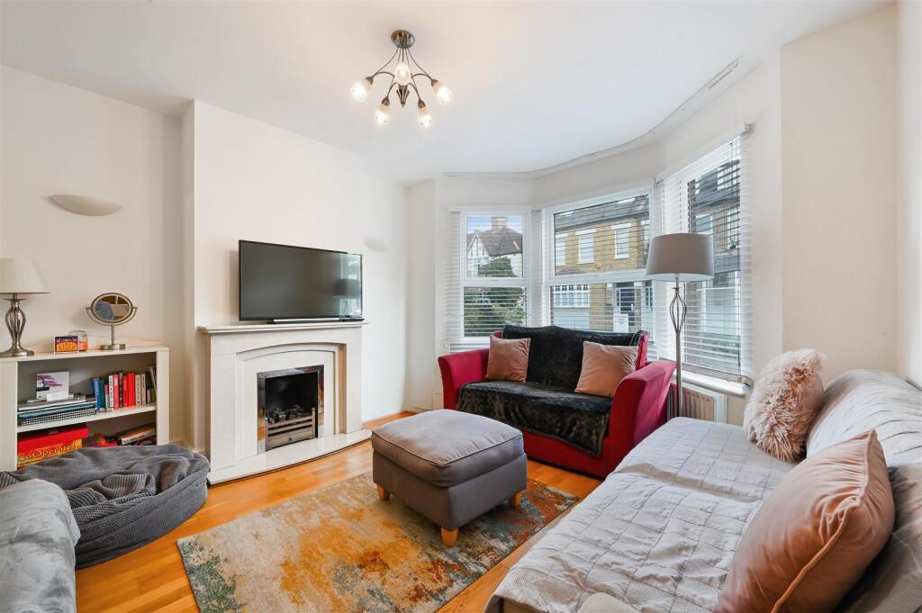 House in London - View 2