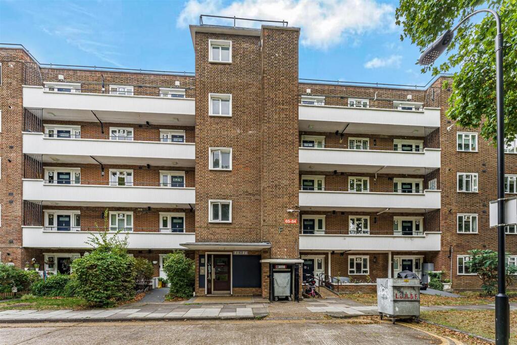3-bed flat on Peterborough Road, Parsons Green, £450,000